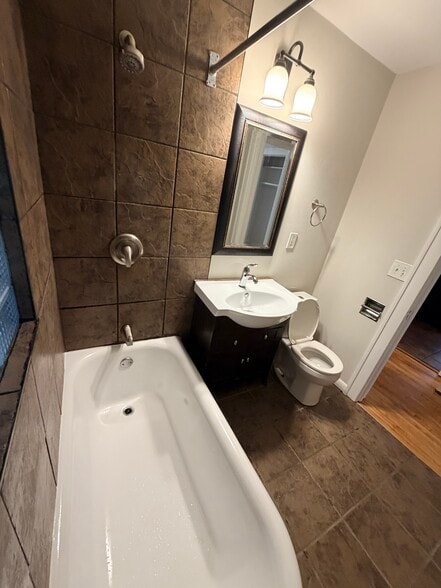 Building Photo - 808 Dayton Ave