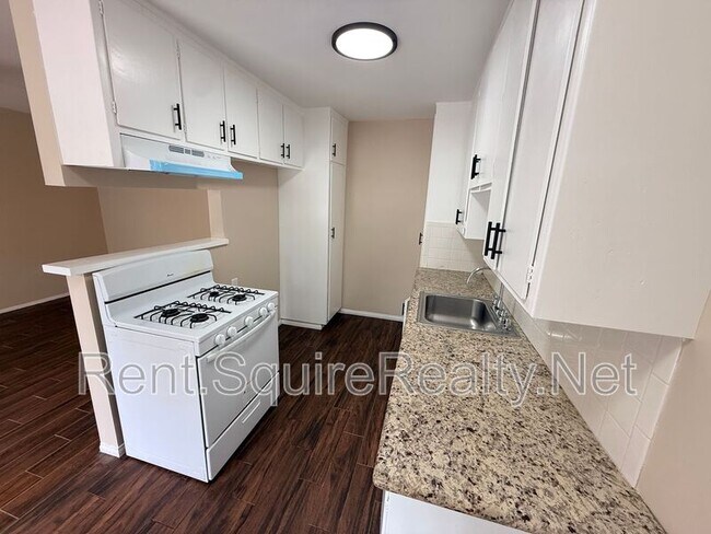 Building Photo - 414 N San Gabriel Ave