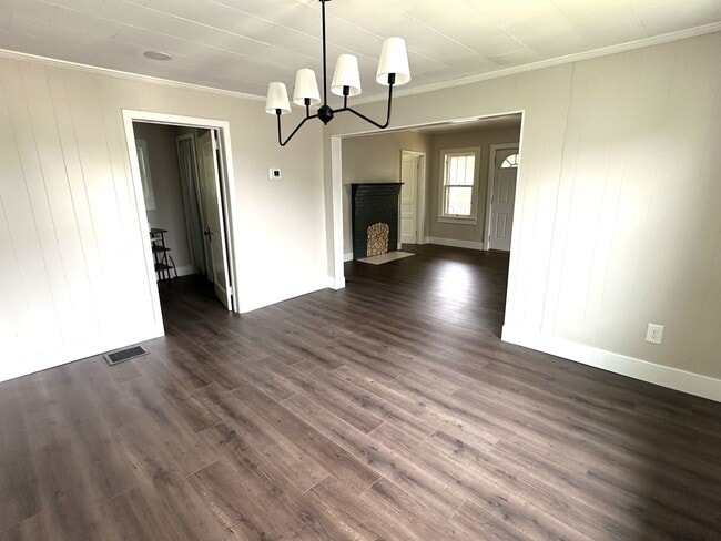 Building Photo - IMMACULATE, completely remodeled, one leve...