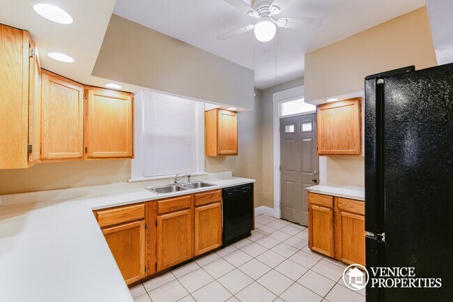 Building Photo - 4 Bedroom on OSU Campus