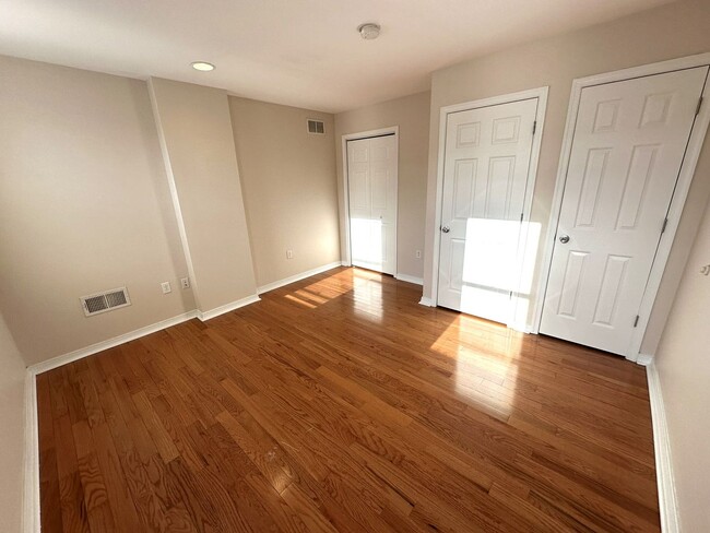 Building Photo - Gorgeous 2-Bedroom Townhome in the Heart of Olde Richmond! Available NOW!