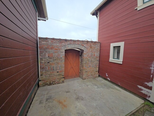 Building Photo - 626 O St