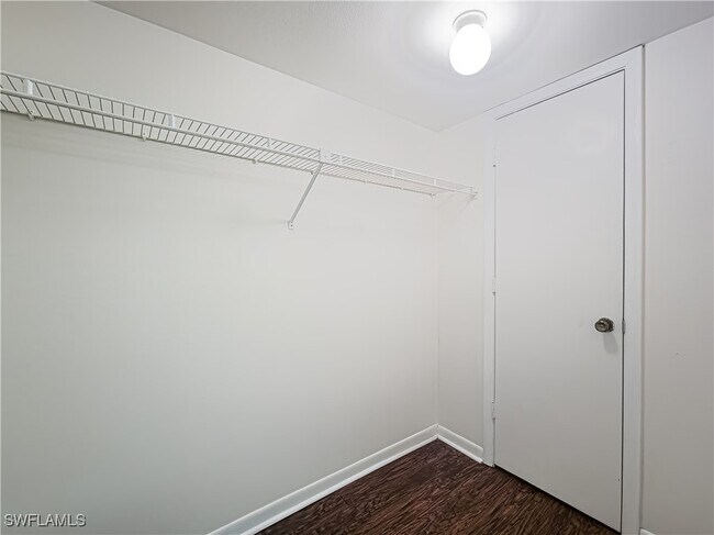 Building Photo - 15125 Parkside Dr