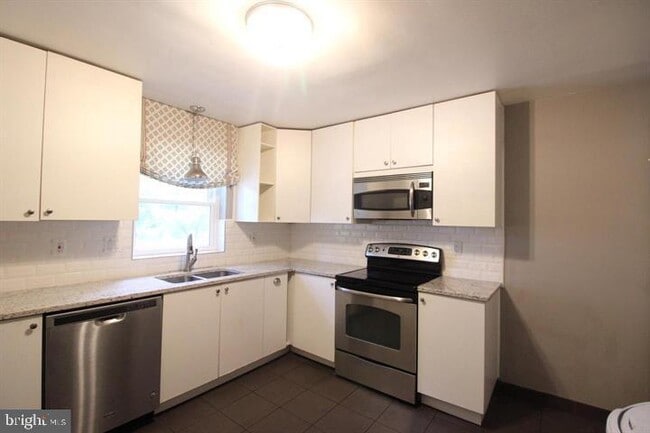 Building Photo - 4401 Jackson Pl