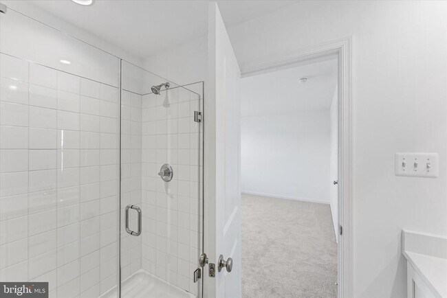 Building Photo - 501 Fontana Cir