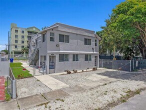 Building Photo - 600 NW 25th Ct