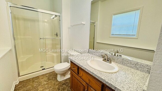 Building Photo - Creekwood Park Townhomes: 3 bedroom Duplex with unique floor plan for rent in the Northland