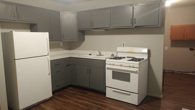 Building Photo - Beautiful single family ranch home located near the mall
