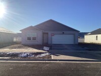 Building Photo - Brand spanking new 3bedroom Rancher!!!!