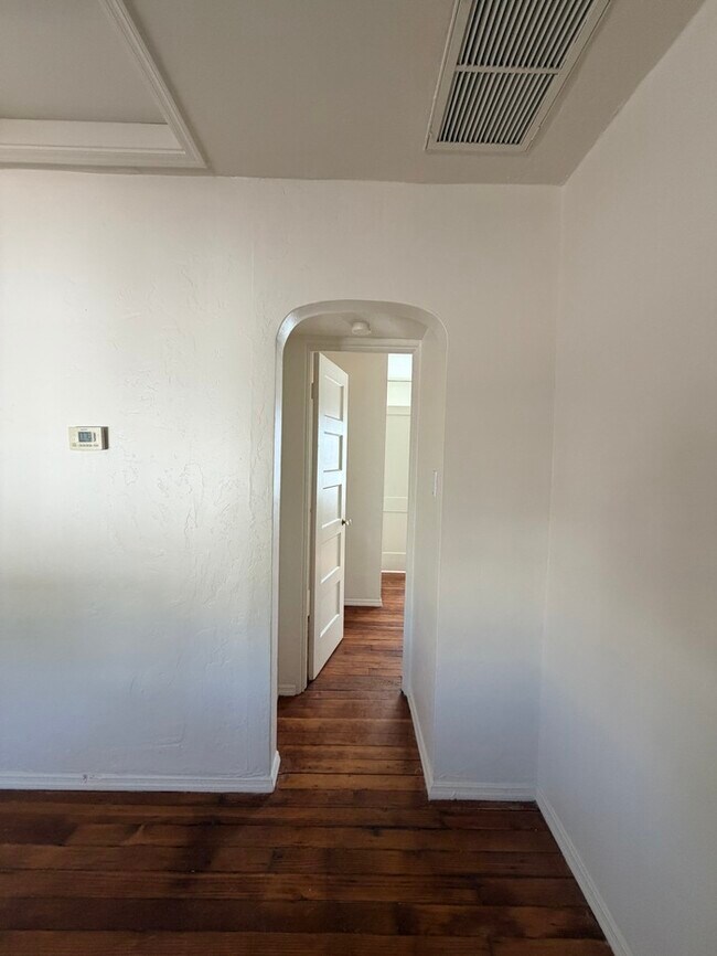 Building Photo - Charming Roosevelt District Cottage