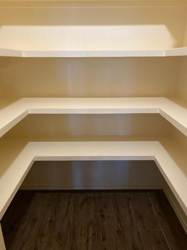 Building Photo - Stunning 4-Bedroom with 3 Full Baths & 3 Car Garage in Charming Brooke Heights!
