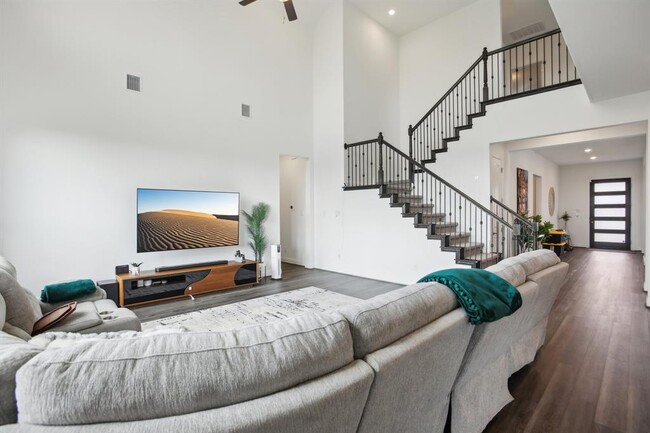 Building Photo - 18120 Leccion Dr
