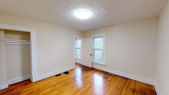 Building Photo - 2528 Deming Ave