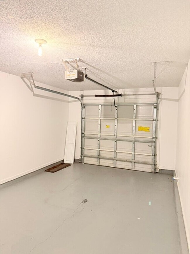 Building Photo - 25 Ryarbor Dr