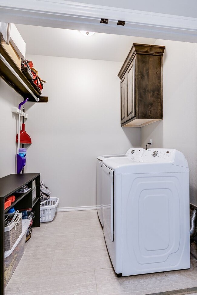 Building Photo - COMING APRIL 2026 - Beautiful Home in Buffalo Heights!