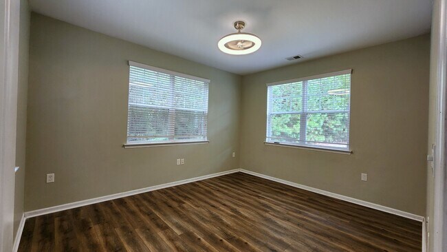 Building Photo - 2462 Leytonstone Dr