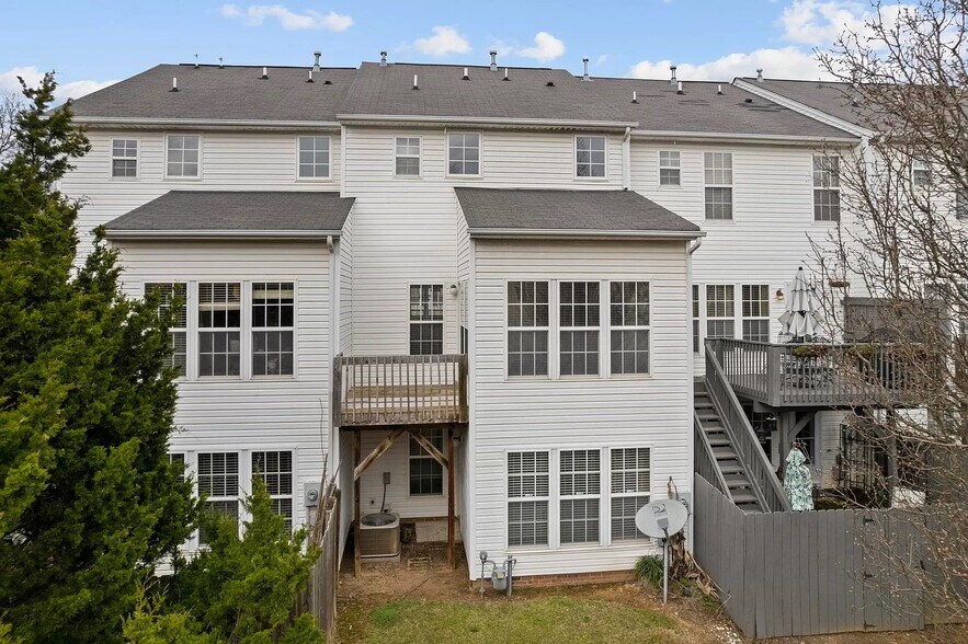 Building Photo - 107 Sylvan Oak Way