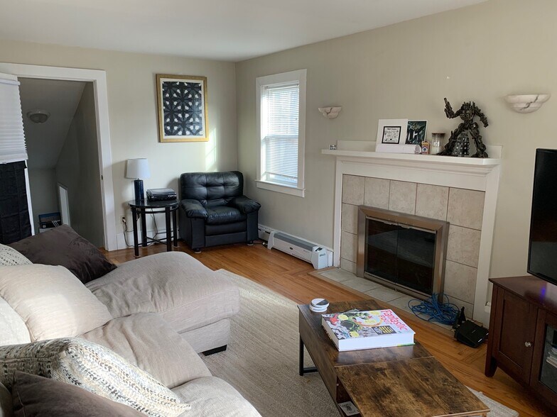 Building Photo - 233 N Fenner Ave