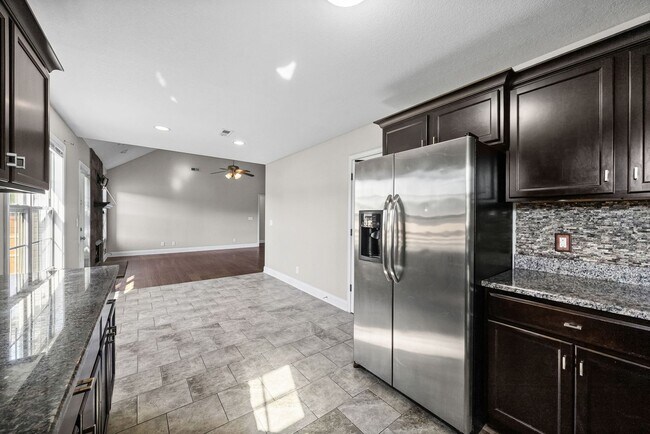 Building Photo - Pet Friendly Four Bedroom with Basement!