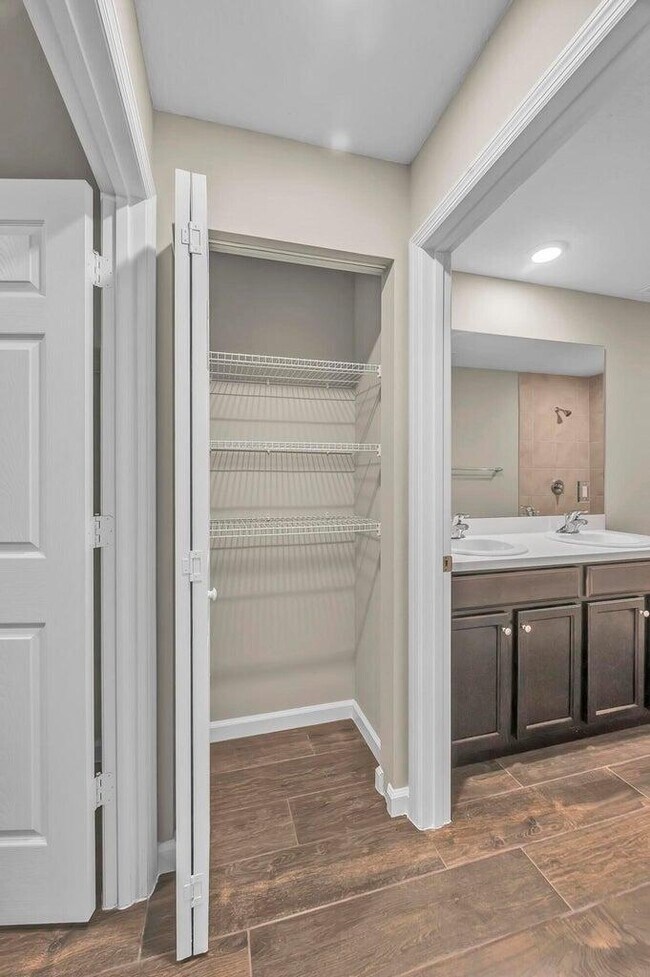 Building Photo - 574 NW Bayshore Blvd