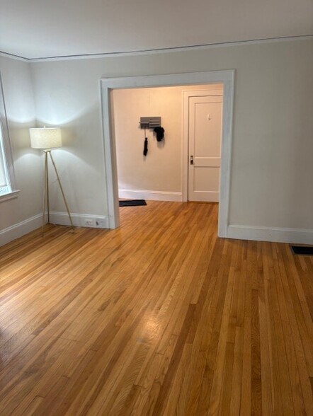 Building Photo - 16 Theurer Park