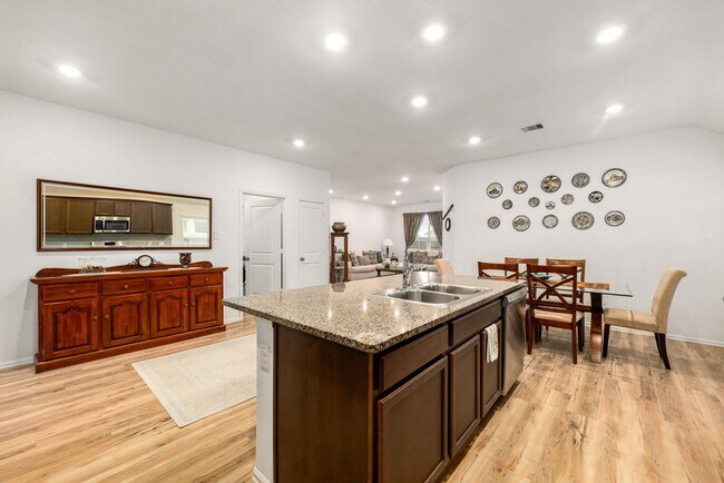 Building Photo - 26611 Daylily Grove St