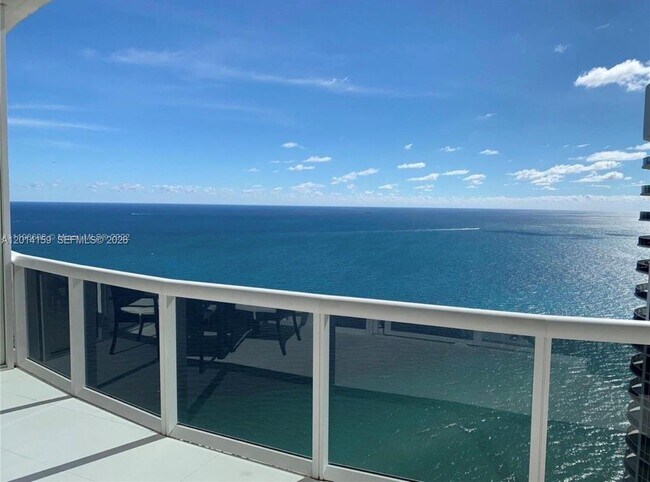 Building Photo - 15901 Collins Ave