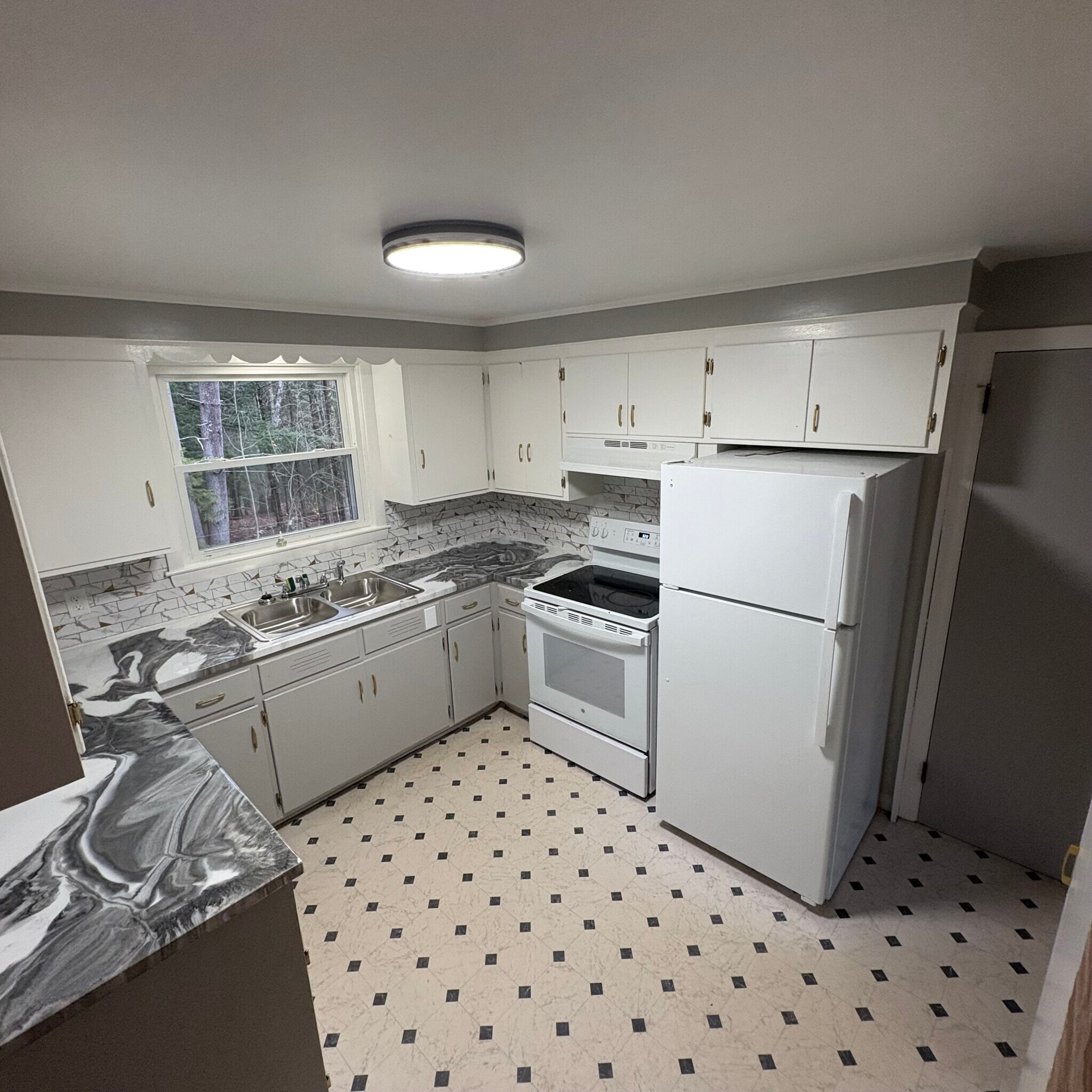 Building Photo - 15 Acer Heights Rd