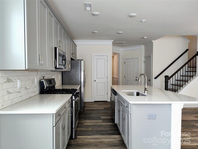 Building Photo - 2153 Bexar Trl