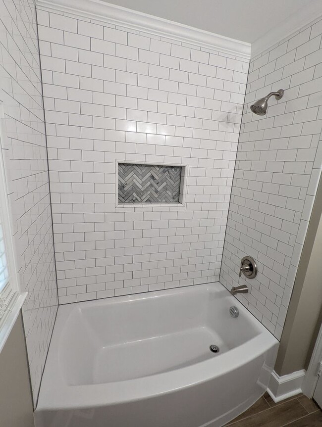 Building Photo - Newly renovated three bedroom, two bath ho...