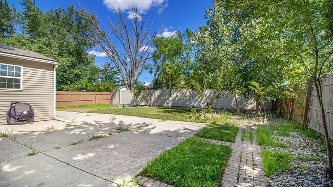 Building Photo - 41760 Wayside Dr