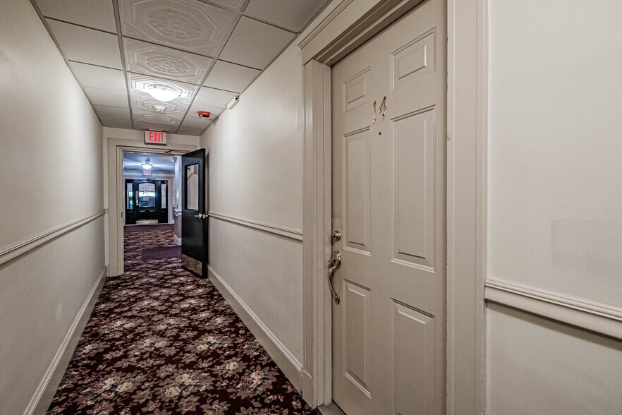 Building Photo - 197 Pine St