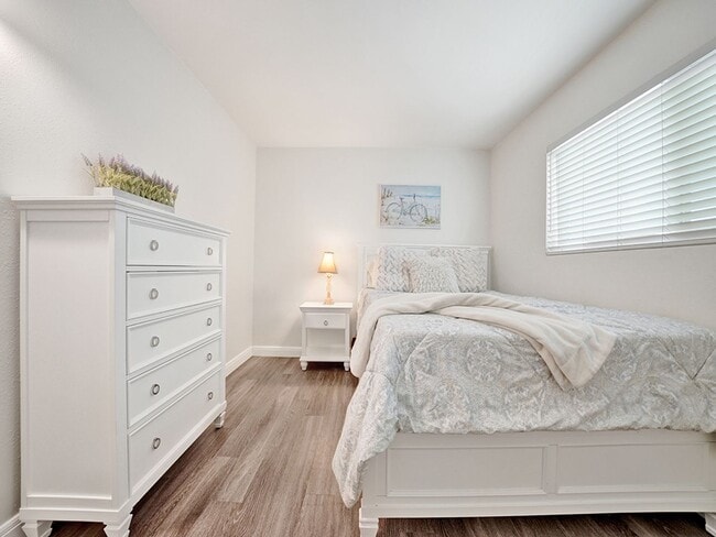 Building Photo - 7405 Seashore Dr