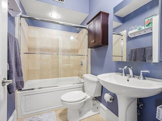 Building Photo - "Charming 2-Bed Oasis in the Heart of Boston's South End – Spacious 765 Sq Ft!"