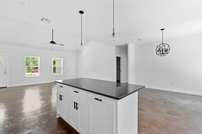 Building Photo - 319 Lamaloa Ln