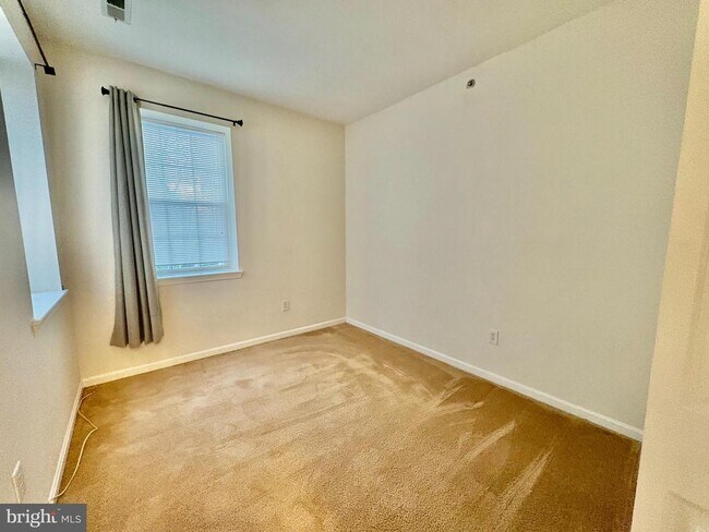 Building Photo - 606 Moonglow Rd