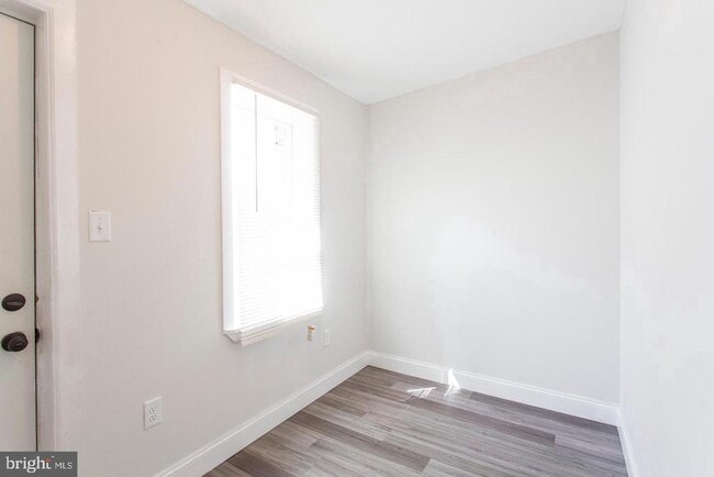 Building Photo - 1632 N 6th St