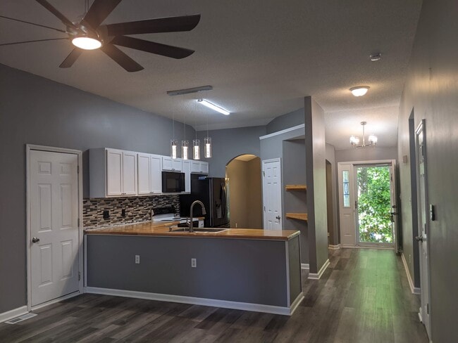 Building Photo - 408 Patriot Pl