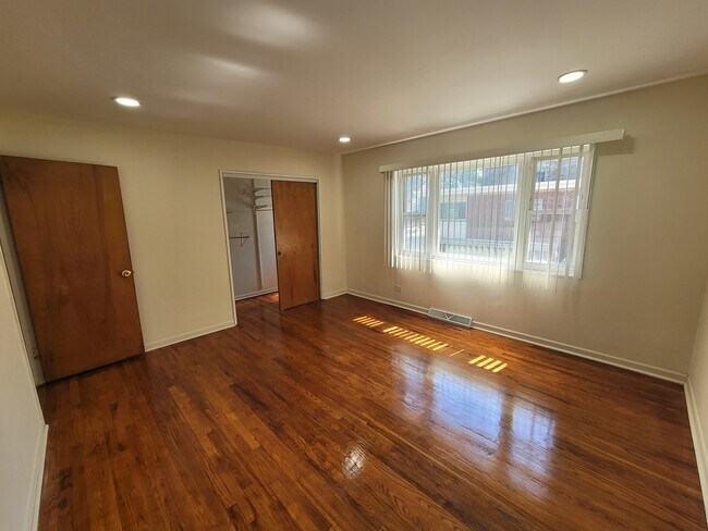 Building Photo - 8950 Skokie Blvd
