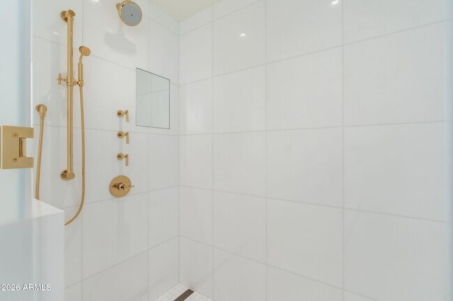 Building Photo - 6587 N Palmeraie Blvd