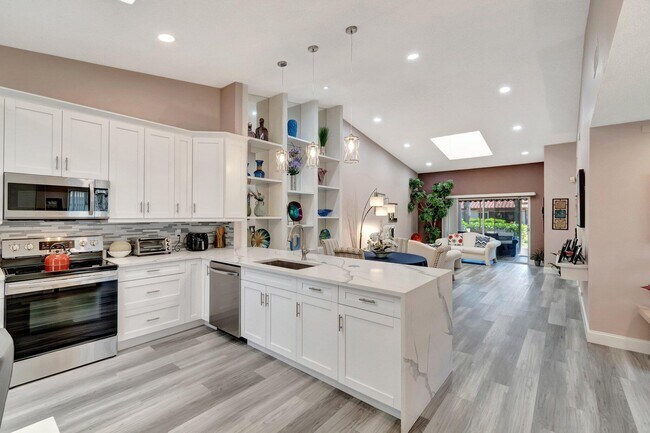 Building Photo - 6100 Waldwick Cir