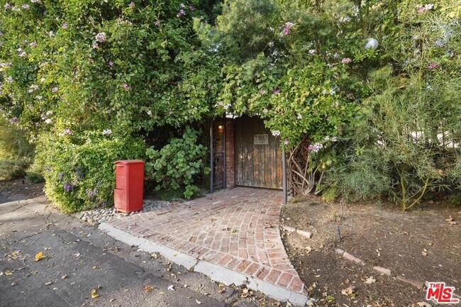 Building Photo - 23057 Sylvan St