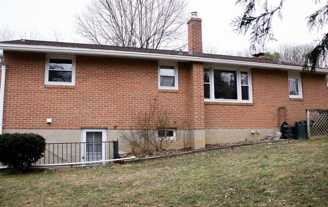 Building Photo - 4BR Single Family in Cockeysville | Granite Kitchen | Finished Lower Level | Central A/C | Great ...