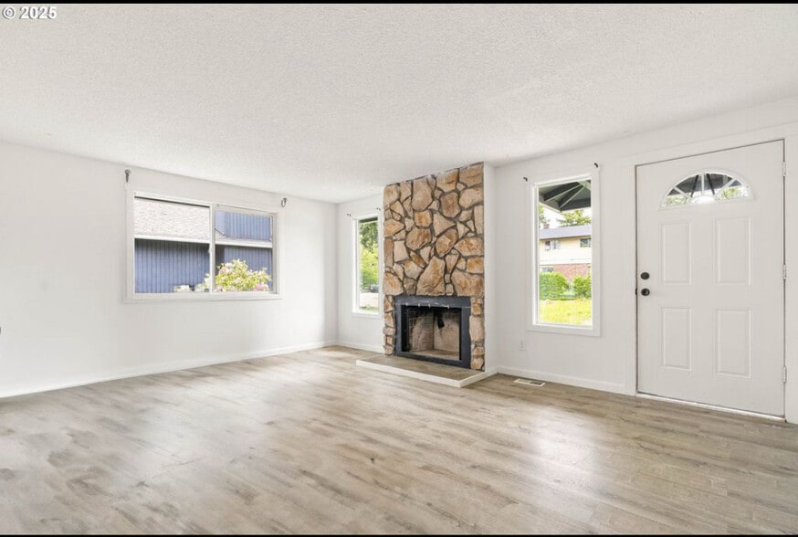 Building Photo - 2234 NE Barberry Ct