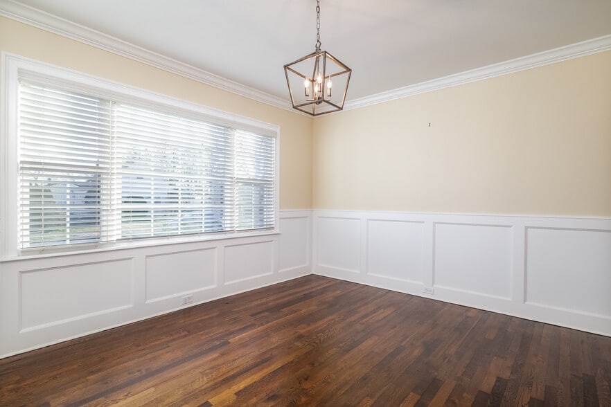 Building Photo - 762 Caryl St