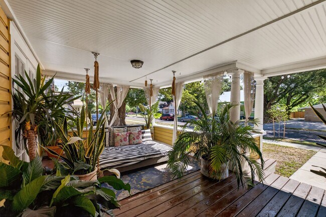 Building Photo - Stunning 4-bedroom home in Tampa! (Bonus room)