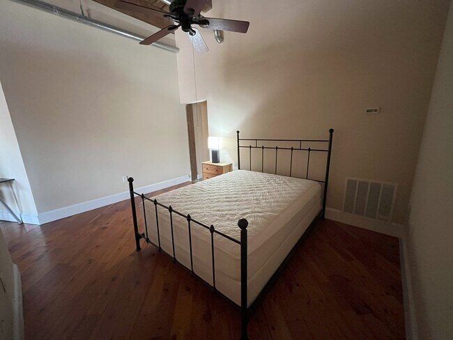 Bedroom - 490 Marietta St NW