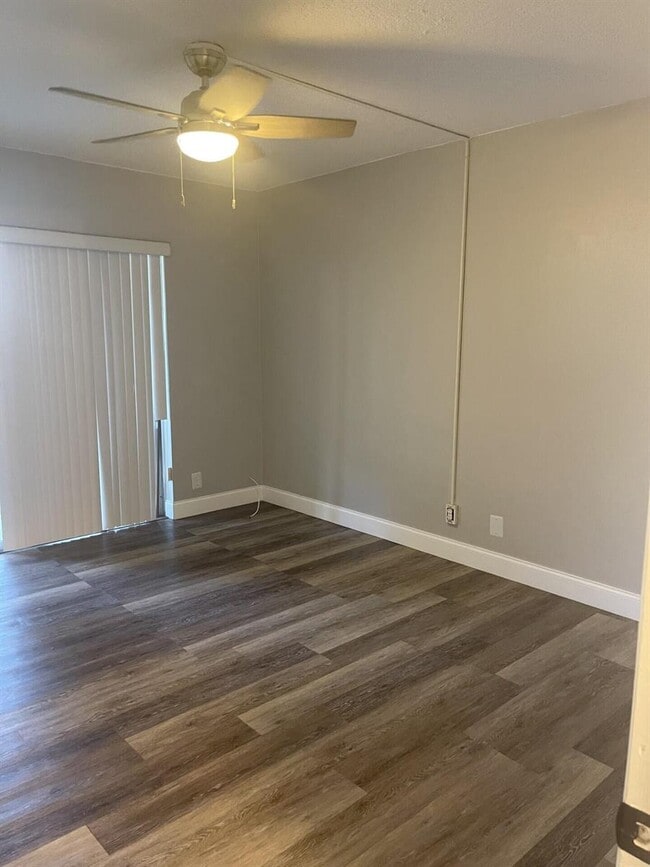 Building Photo - 3915 S Flagler Dr