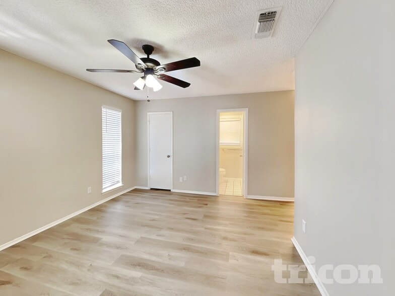 Building Photo - 2710 Jewell Dr