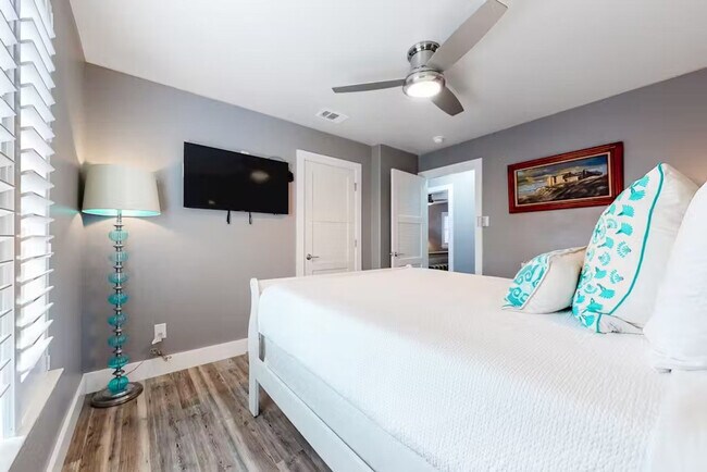 Building Photo - 607 Sand Key Dr